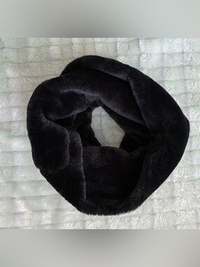 H&M Black Faux Fur Infinity Scarf